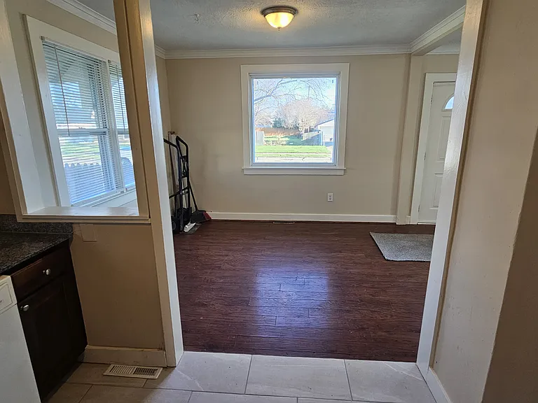 8092 Jewett Ave — Photo 6