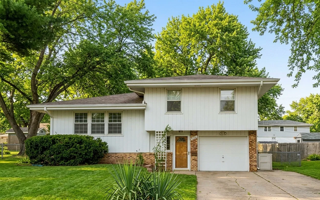 3 bed, 1.5 bath, 1290 sqft, $1,950 — Photo 1