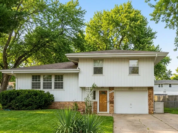 9324 Brownley Dr, Omaha, NE 68134