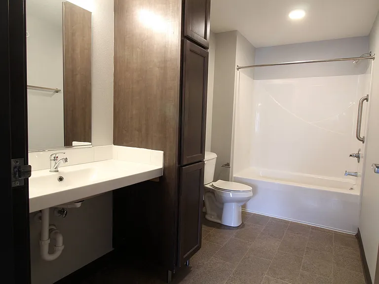Hilltop Apartments — Photo 13