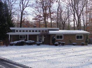 490 Robertson Rd, Hermitage, PA 16148