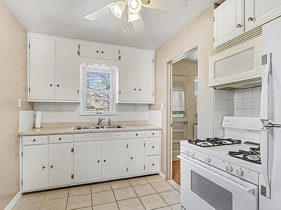 4th image of 1105 S Jefferson St