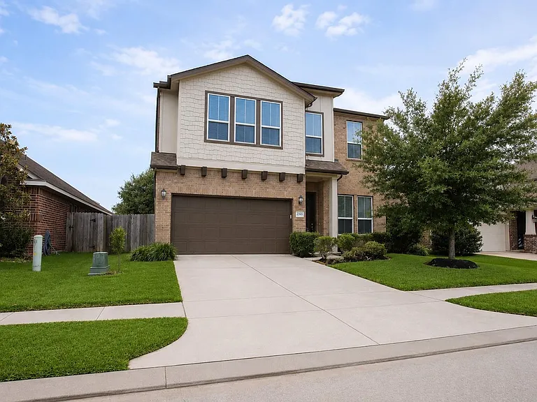 22503 Miramar Bend Dr — Photo 2