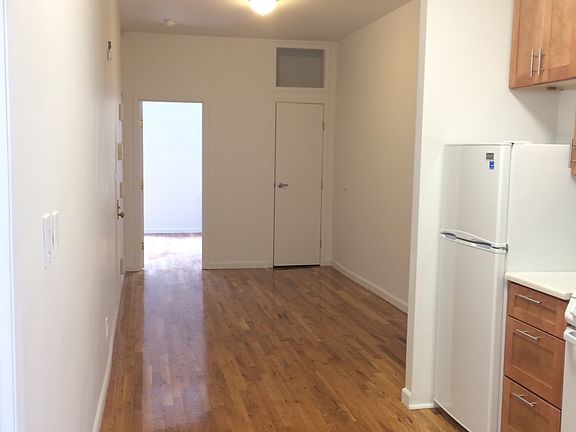 3rd image of 432 Humboldt St