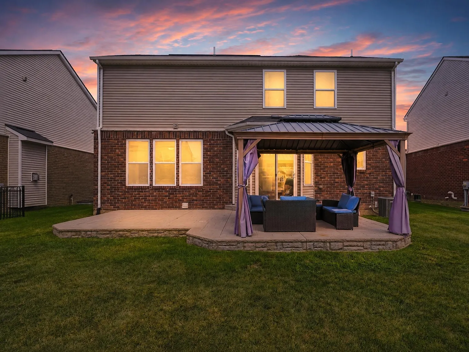3 bed, 2.5 bath, 2084 sqft, $2,650 — Photo 3