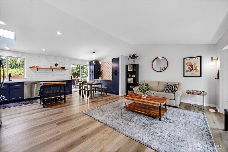 3rd image of 602 198th Street SE