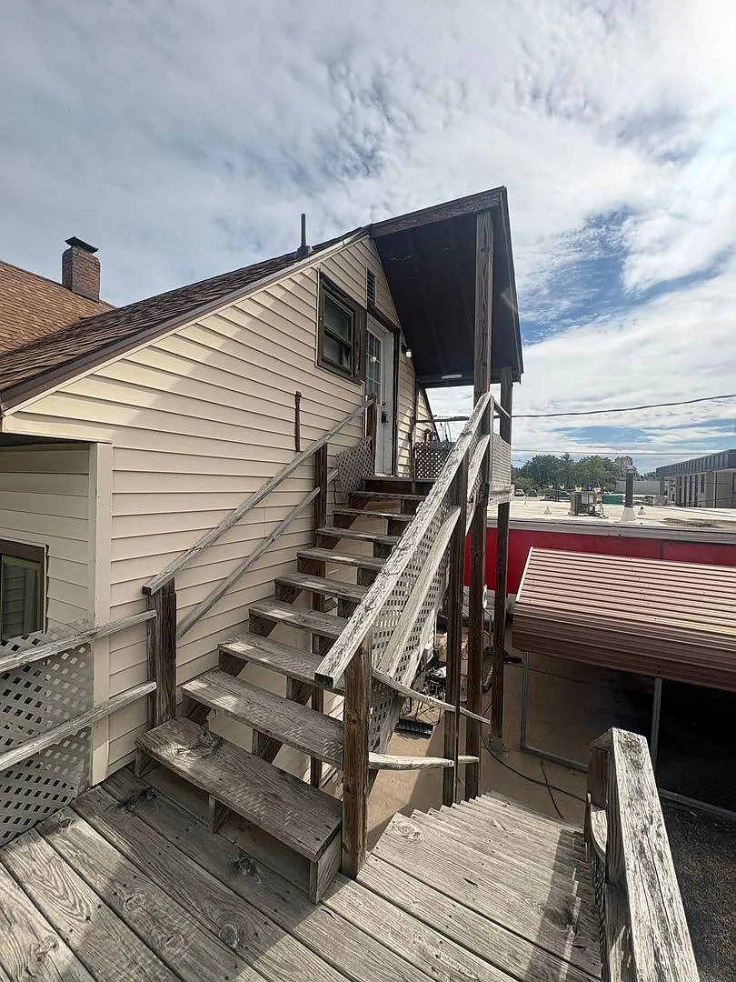 528 Margaret St — Photo 3