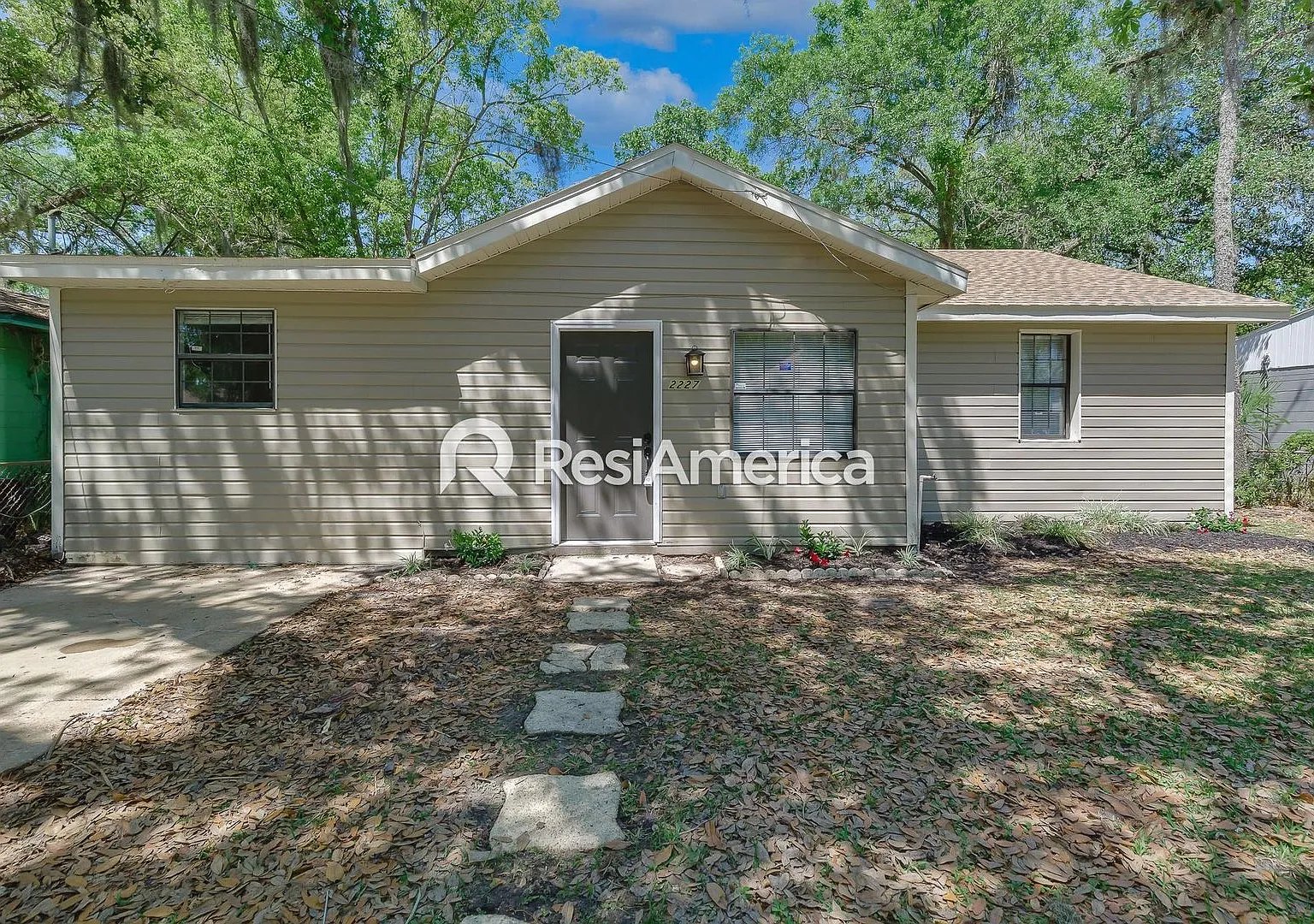 3BR/1B home in Jacksonville — Photo 1