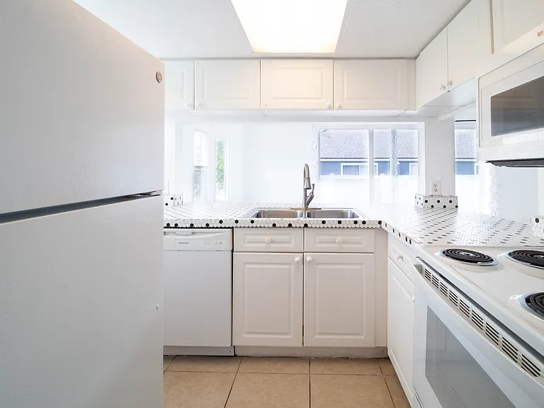275 Mango Dr #A — Photo 11
