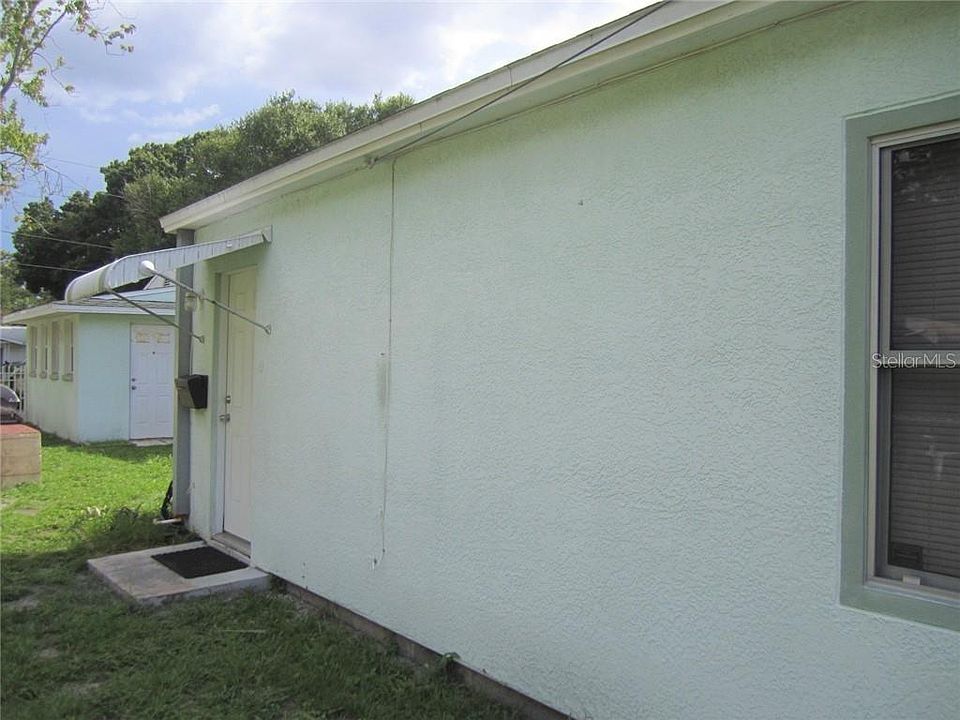 1st image of 465 74th Ave N #1/2