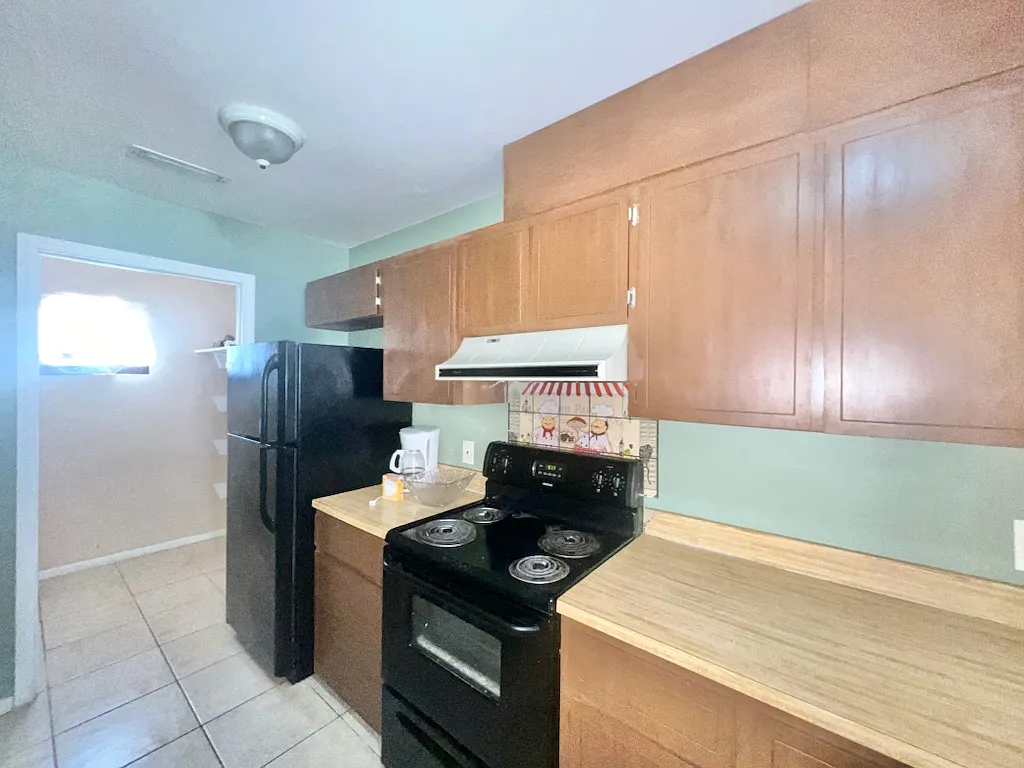 1 Deal Avenue Northwest - D — Photo 2