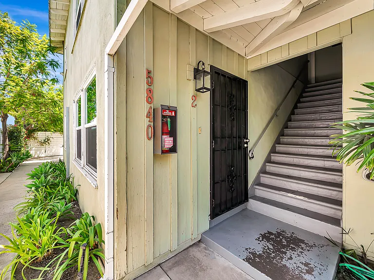 5840 Coldwater Canyon Ave #2 — Photo 25