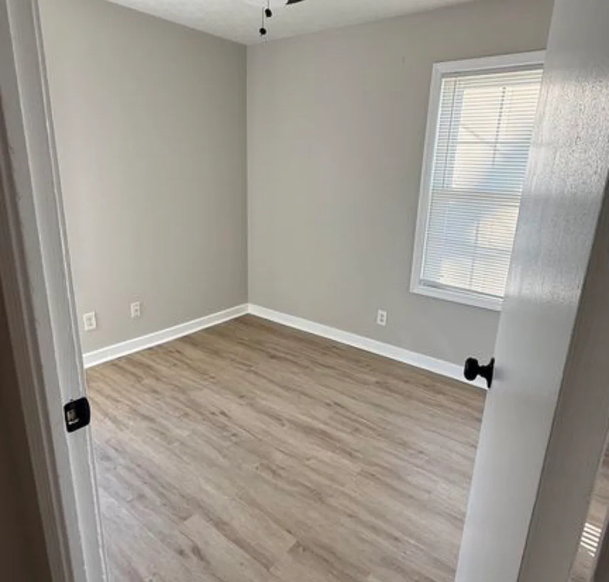 3 bed, 1000 sqft, $1,575 — Photo 3