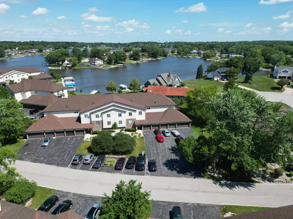 5065 Spinnaker Ln Unit E, Crown Point, IN 46307