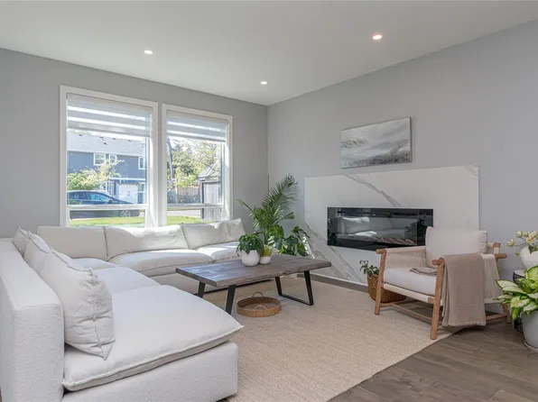 909 Bank St, Victoria, BC V8S 4B1