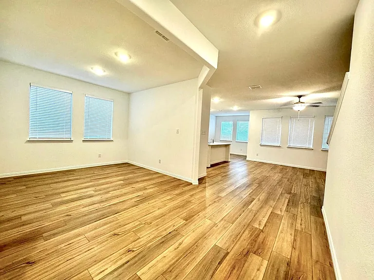 1012 Longleaf Ln — Photo 5