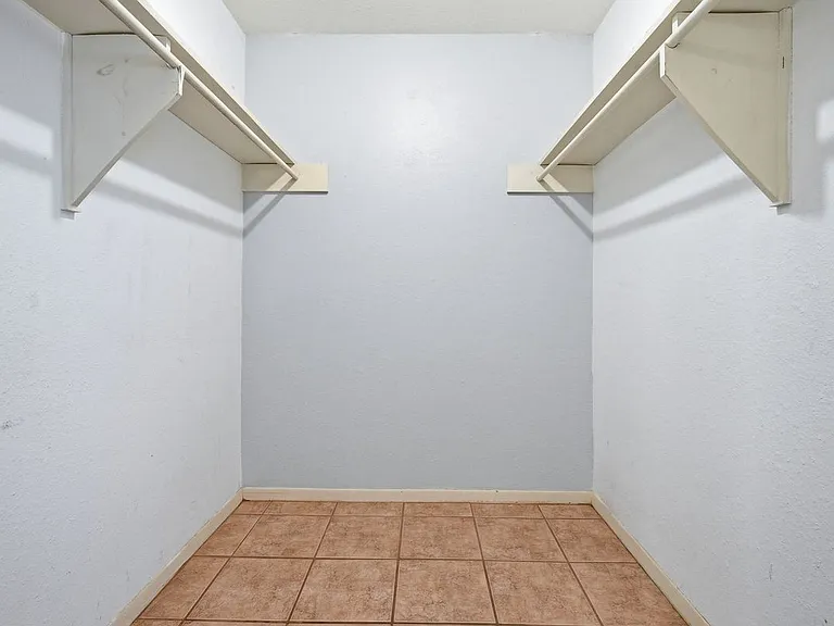4049 Rooney Dr — Photo 25