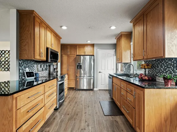 6532 Sumter Ave N, Brooklyn Park, MN 55428