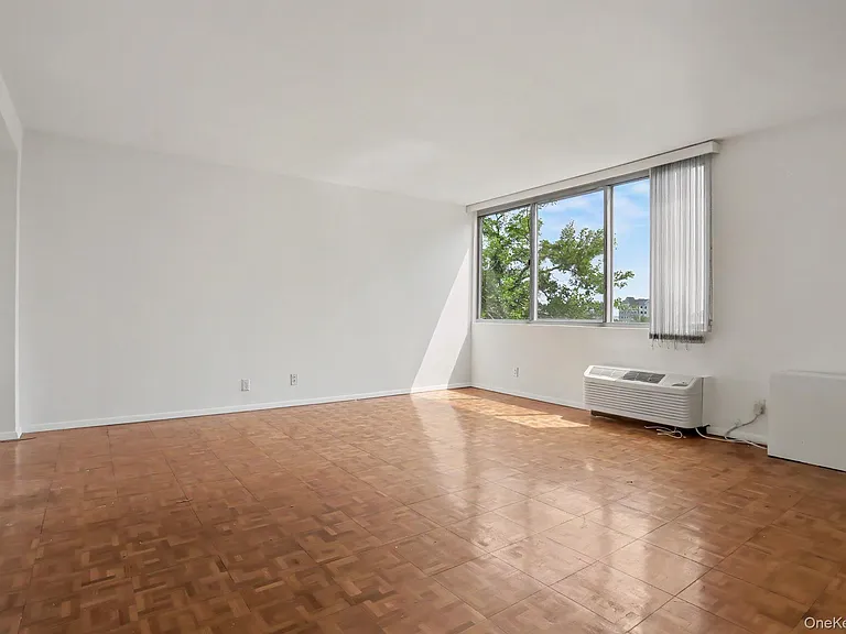 18 Shady Glen Ct #403 — Photo 13