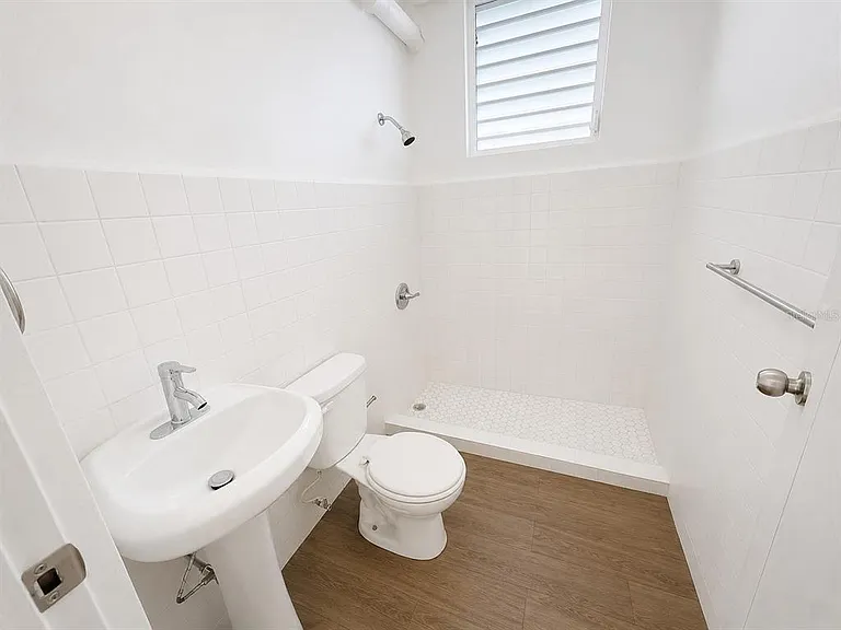 2844 Roosevelt #302 — Photo 7