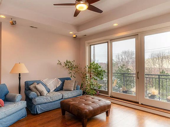 2nd image of 1937 W Diversey Pkwy APT 3C