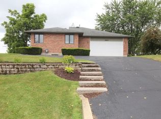 2601 Oak Valley Dr, Spring Grove, IL 60081