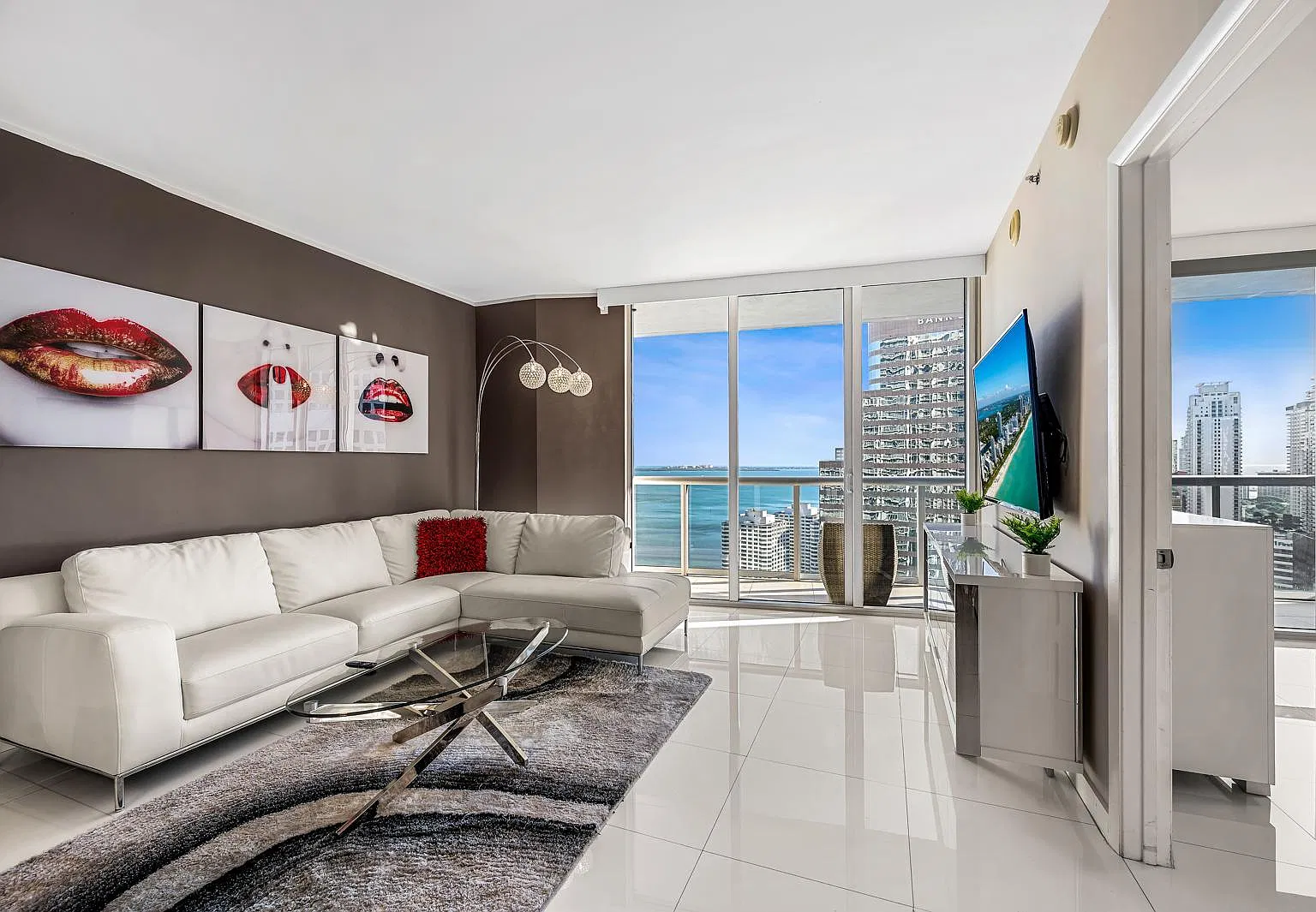 2 bed, $5,500 — Photo 1