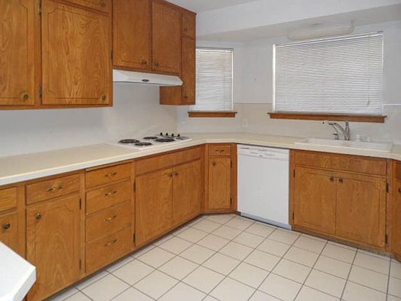 5th image of 2501 Camarie Ave