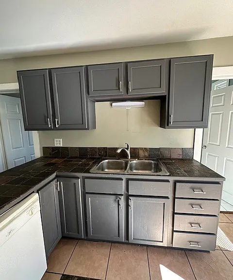 310 W Scott St #A — Photo 18