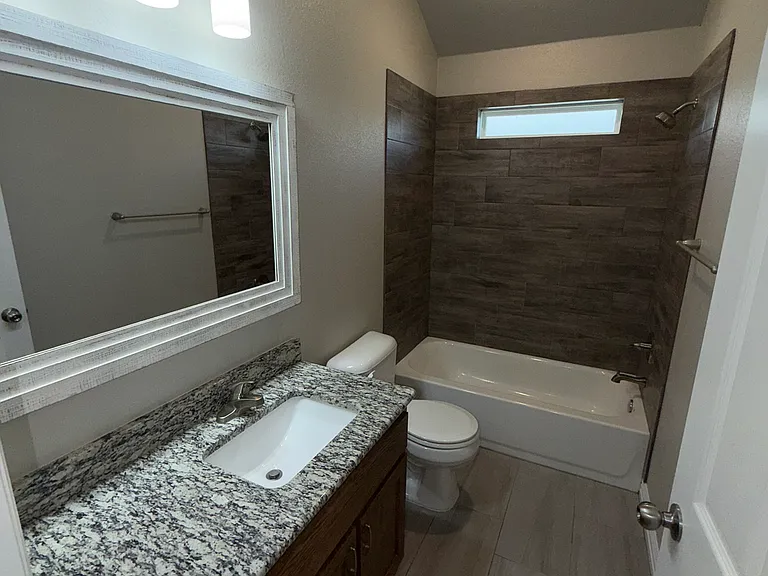 826 United Dr — Photo 5