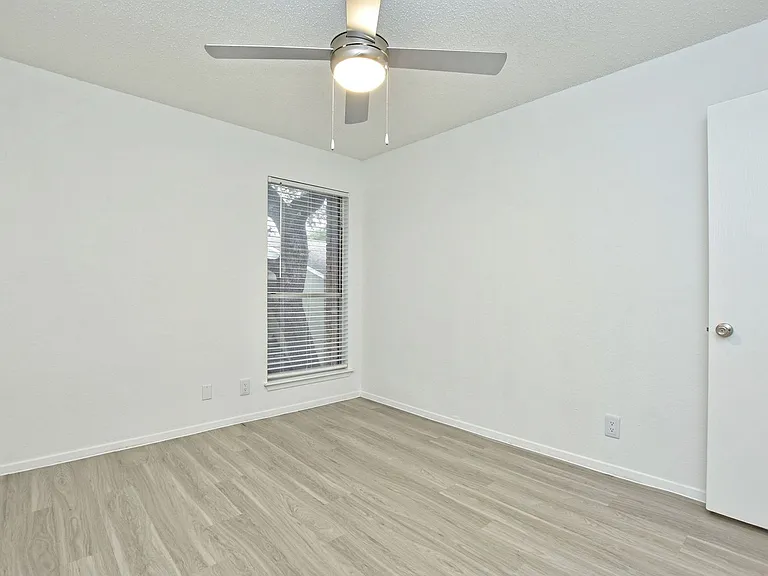 St. Edwards Place Apartments — Photo 35