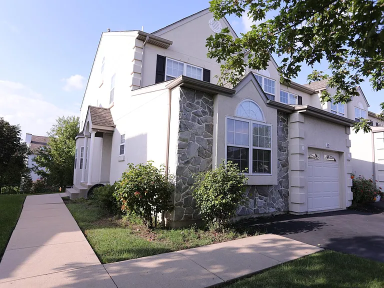 726 Whitetail Cir — Photo 2