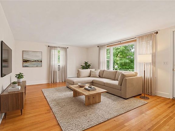 4th image of 23 Alton Ave