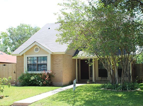 Welcoming curb appeal - garage access via back alley.