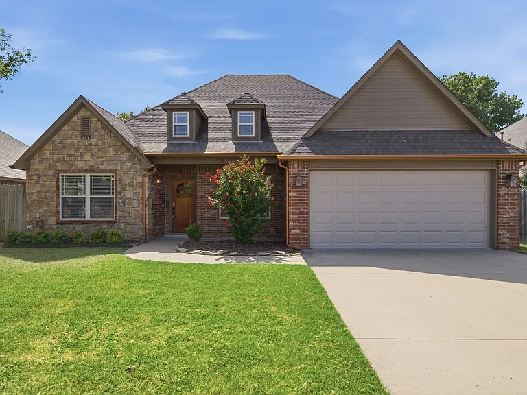14738 Courtney Dr — Photo 1