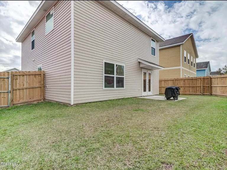 2521 Esplanade St — Photo 8