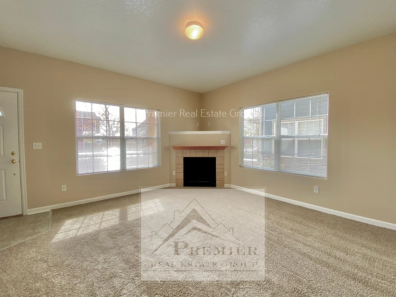 3 bed, 2.5 bath, 1527 sqft, $1,795 — Photo 3