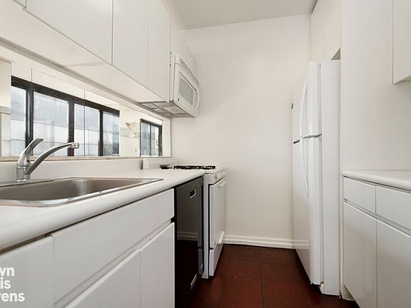4th image of 1632 2nd Ave #306