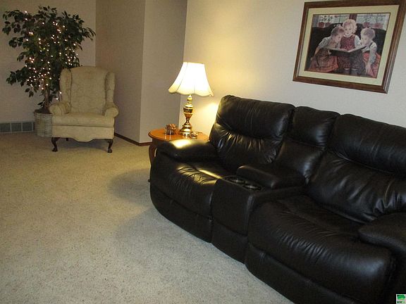5th image of 6001 Pine View Dr