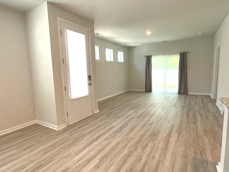 206 Holloway Hl — Photo 3