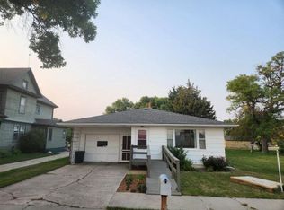 105 W Ash St, Parkston, SD 57366