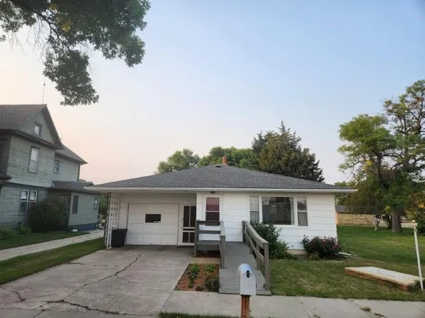 105 W Ash St, Parkston, SD 57366