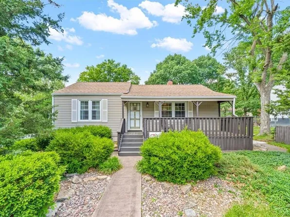 2400 NE 52nd Ter, Kansas City, MO 64118