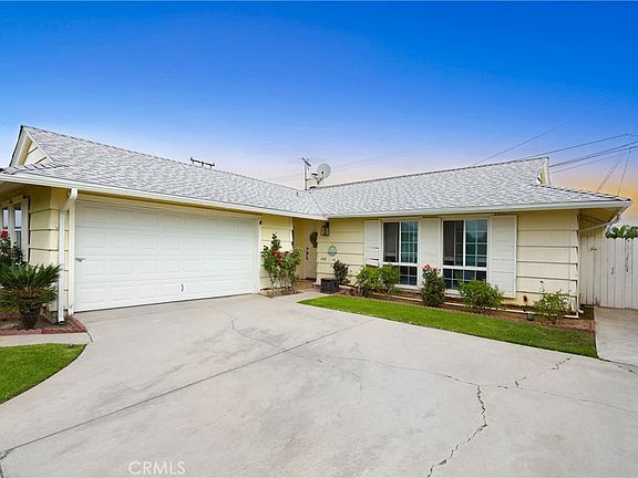 3rd image of 15147 Caravaca Rd