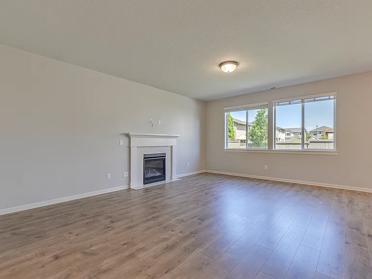 2073 Silverstone Dr — Photo 3