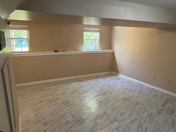 3rd image of 121 Abelia Dr