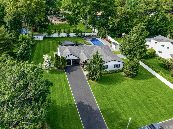 11 Gallatin Drive, Dix Hills, NY 11746