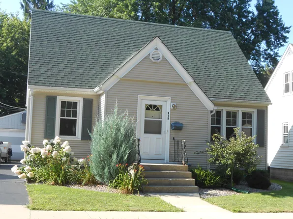 617 Roosevelt St, Waupun, WI 53963