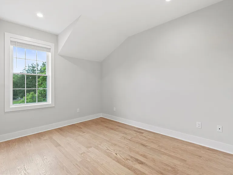 105 Brandon Ct — Photo 44