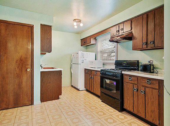 4th image of 16349 Brementowne Dr
